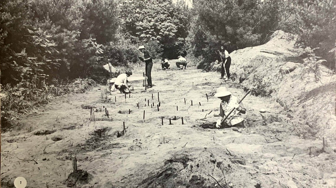 A New York State Museum crew and archaeological field school students from Harpur College (now Binghamton University) excavate the Garoga site in 1964.
